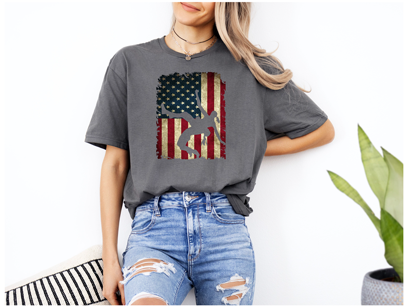 Girls Wrestling American Flag Gift for a Female Wrestler design Unisex Softstyle T-Shirt